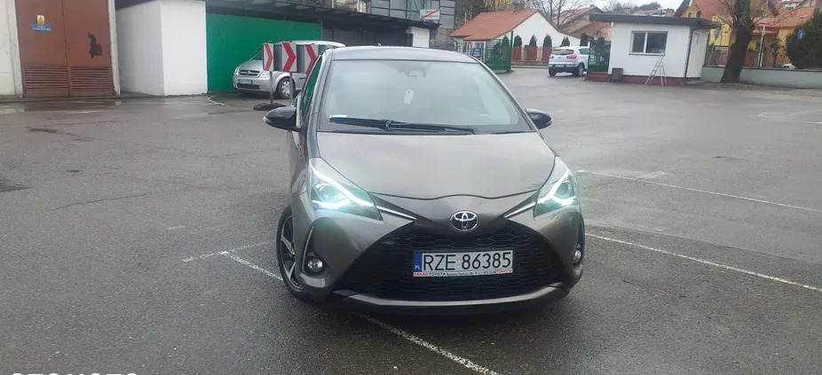 samochody osobowe Toyota Yaris cena 55000 przebieg: 138000, rok produkcji 2020 z Przemyśl